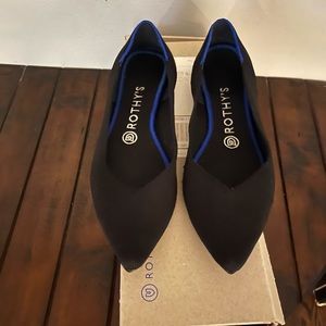 Women Rothy’s Black Pointed Toe Flats